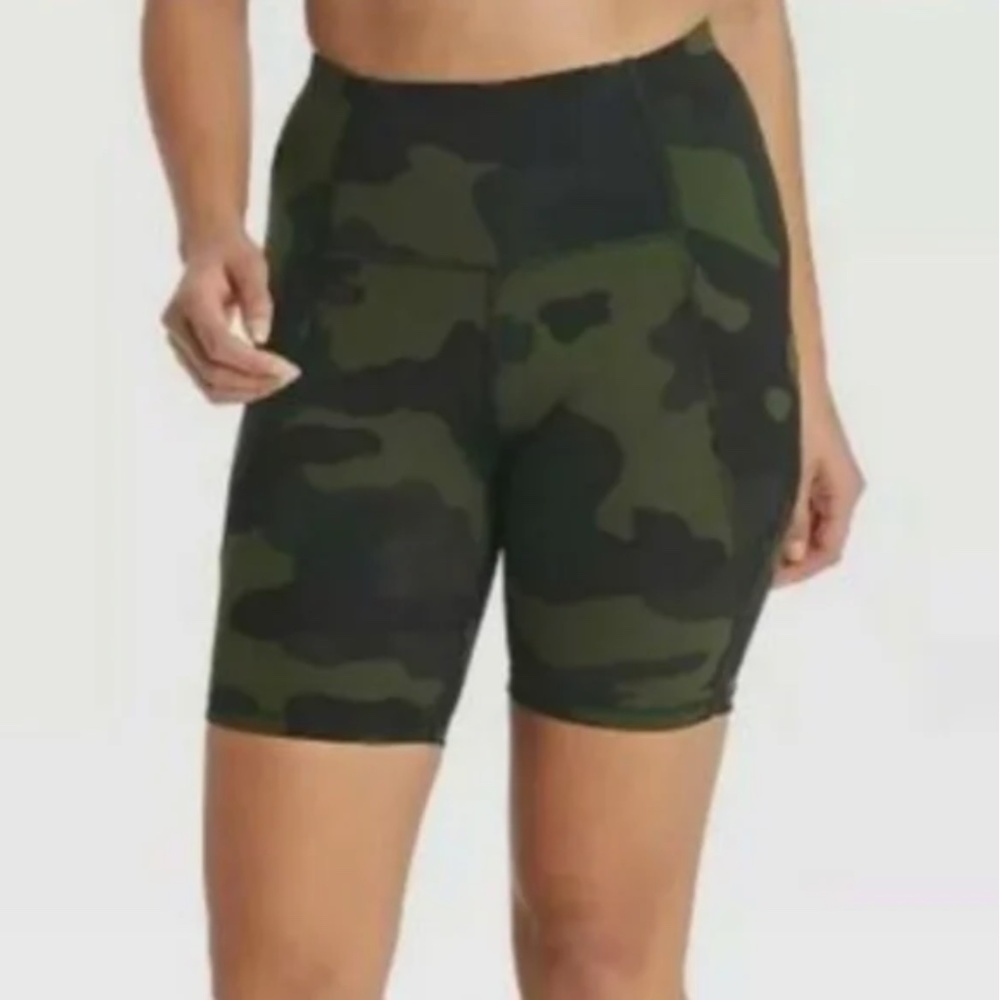 All In Motion - stretchy Camo athletic shorts pockets - Women's L